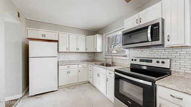 468 Crestwood Ln, Louisville, KY 40229