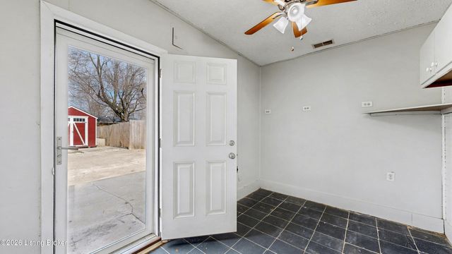 468 Crestwood Ln, Louisville, KY 40229