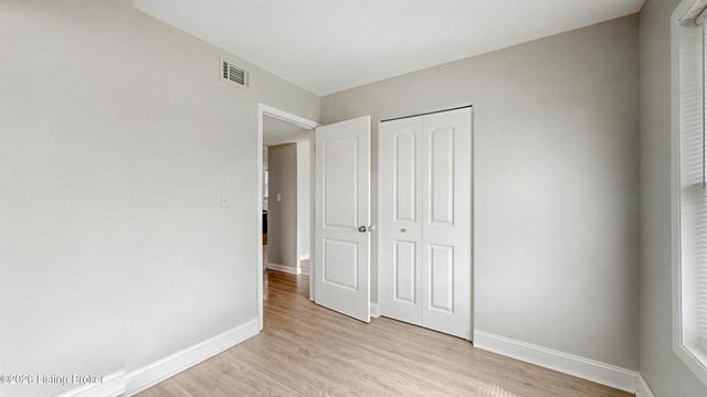 468 Crestwood Ln, Louisville, KY 40229