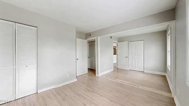 468 Crestwood Ln, Louisville, KY 40229