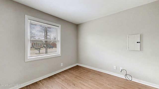 468 Crestwood Ln, Louisville, KY 40229