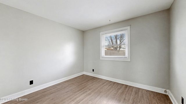 468 Crestwood Ln, Louisville, KY 40229