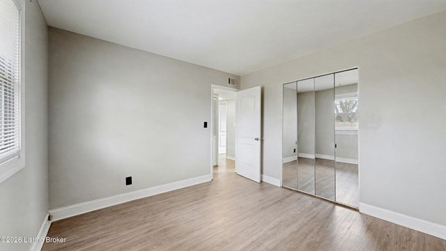 468 Crestwood Ln, Louisville, KY 40229