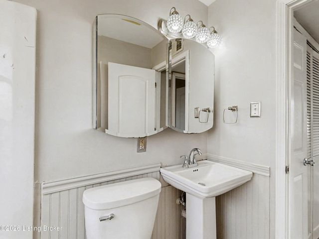 468 Crestwood Ln, Louisville, KY 40229