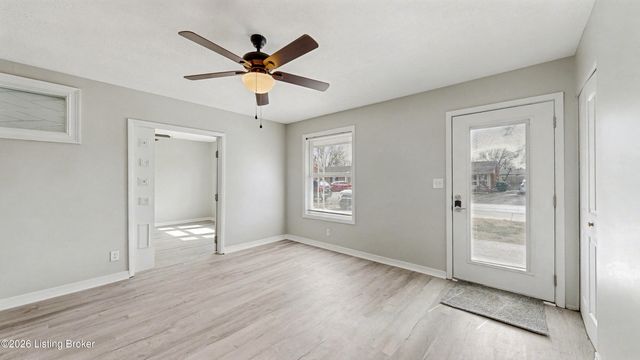 468 Crestwood Ln, Louisville, KY 40229