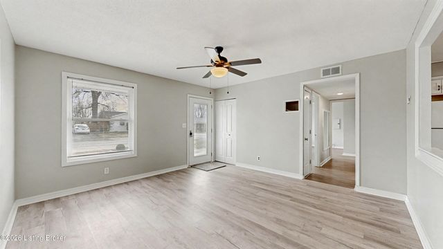 468 Crestwood Ln, Louisville, KY 40229