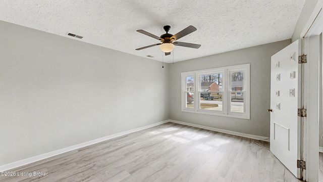 468 Crestwood Ln, Louisville, KY 40229