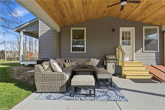 590 Glenwood Way, Center Twp, PA 16001