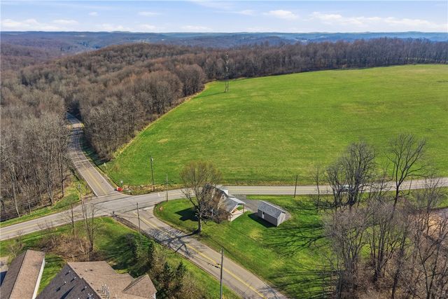 590 Glenwood Way, Center Twp, PA 16001