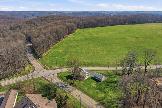 590 Glenwood Way, Center Twp, PA 16001