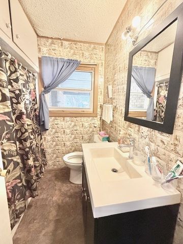 805 NW 5th St, Andrews, TX 79714