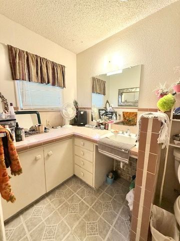 805 NW 5th St, Andrews, TX 79714