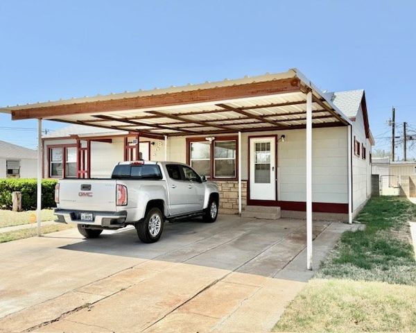 805 NW 5th St, Andrews, TX 79714