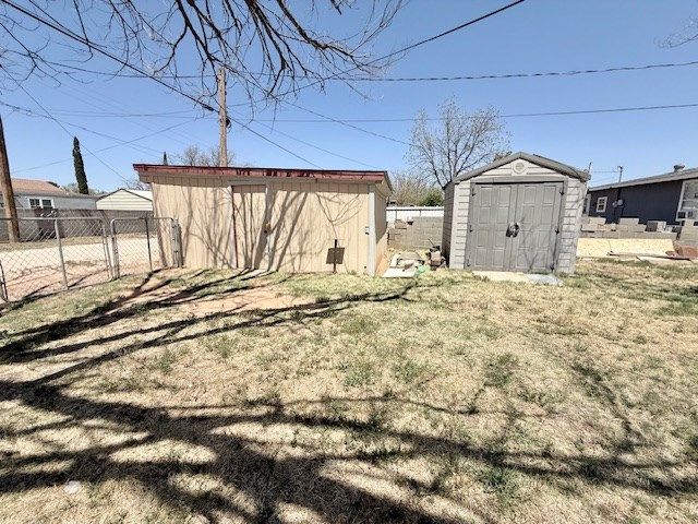 805 NW 5th St, Andrews, TX 79714