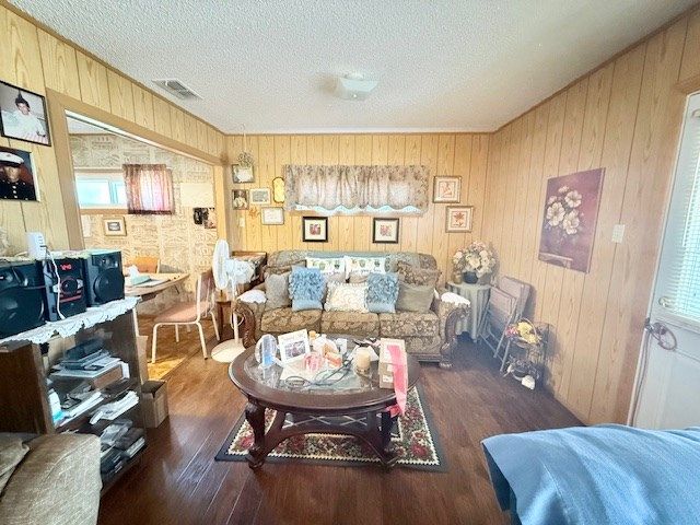 805 NW 5th St, Andrews, TX 79714