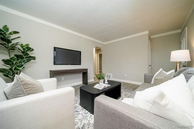 26340 Chippendale Street, Roseville, MI 48066