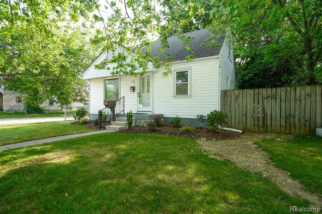 26340 Chippendale Street, Roseville, MI 48066