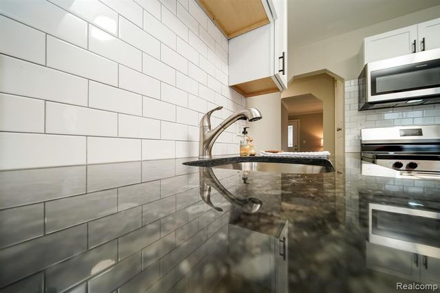 26340 Chippendale Street, Roseville, MI 48066