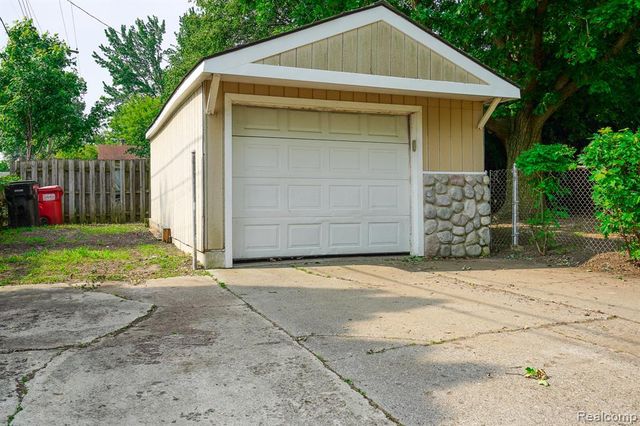 26340 Chippendale Street, Roseville, MI 48066