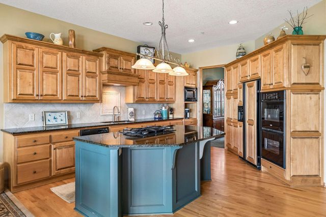 10102 Indigo Drive, Eden Prairie, MN 55347