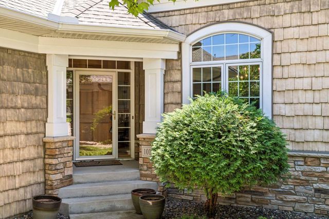 10102 Indigo Drive, Eden Prairie, MN 55347