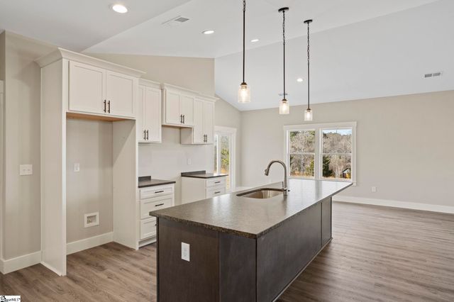 369 Scenic Avenue, Campobello, SC 29322