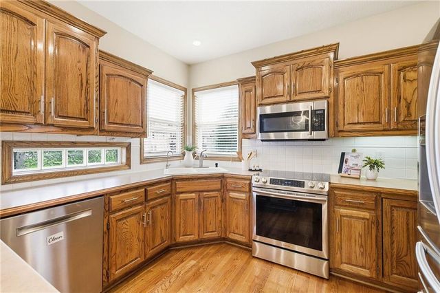 428 SW Seagull Street, Lee's Summit, MO 64082