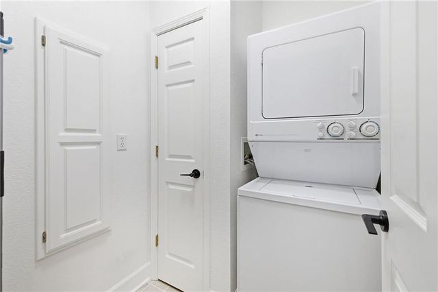 428 SW Seagull Street, Lee's Summit, MO 64082