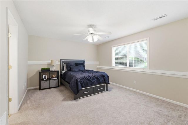 428 SW Seagull Street, Lee's Summit, MO 64082