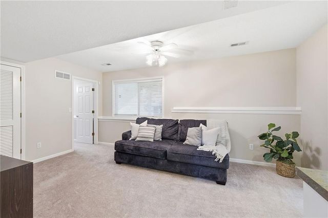 428 SW Seagull Street, Lee's Summit, MO 64082