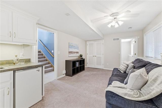 428 SW Seagull Street, Lee's Summit, MO 64082