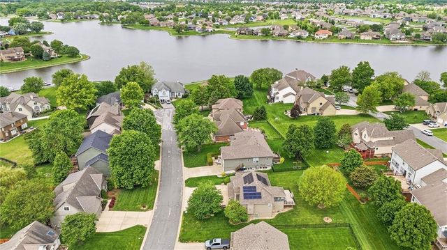 428 SW Seagull Street, Lee's Summit, MO 64082