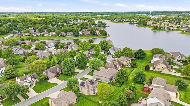 428 SW Seagull Street, Lee's Summit, MO 64082