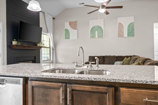 757 Tidwell Dr, Clarksville, TN 37042