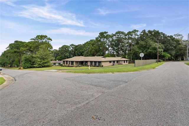 241 Suzanne Circle, Mobile, AL 36608