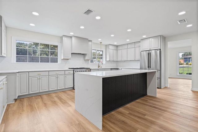 241 Suzanne Circle, Mobile, AL 36608