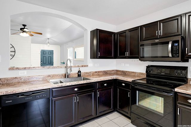1544 GATESHEAD DR, Seguin, TX 78155