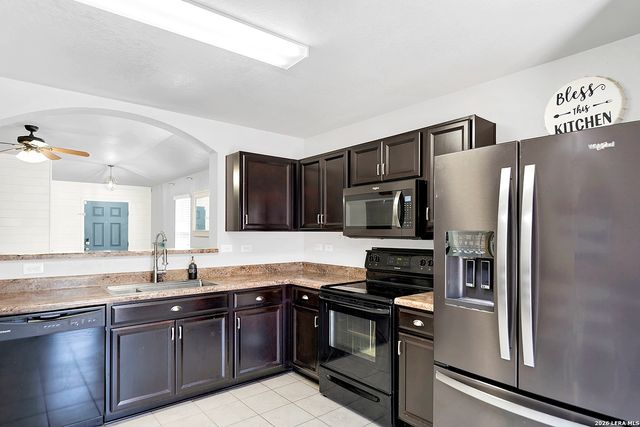 1544 GATESHEAD DR, Seguin, TX 78155