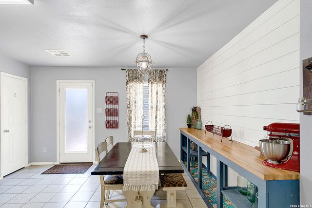 1544 GATESHEAD DR, Seguin, TX 78155