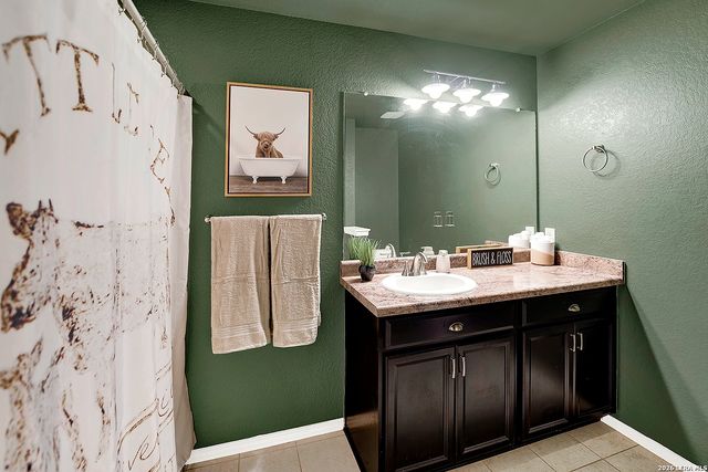 1544 GATESHEAD DR, Seguin, TX 78155