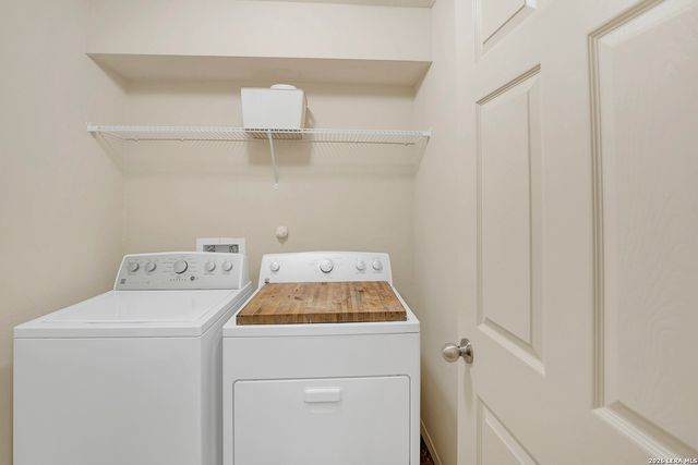 1544 GATESHEAD DR, Seguin, TX 78155