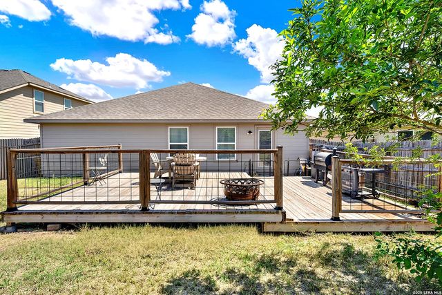 1544 GATESHEAD DR, Seguin, TX 78155
