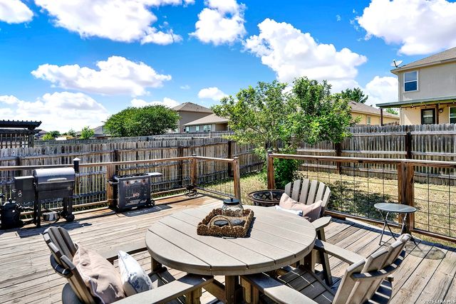 1544 GATESHEAD DR, Seguin, TX 78155