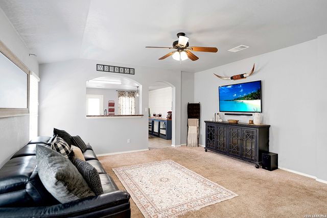 1544 GATESHEAD DR, Seguin, TX 78155