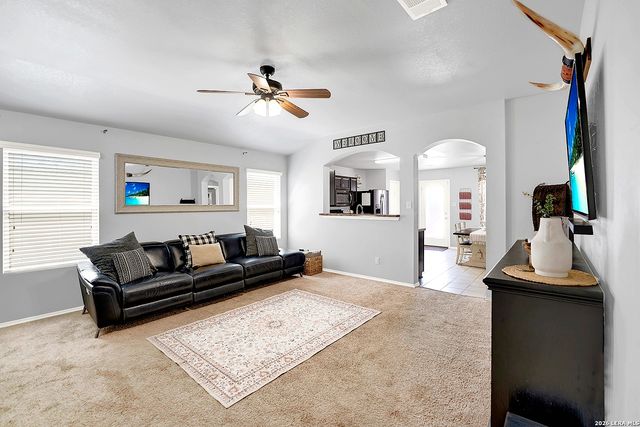 1544 GATESHEAD DR, Seguin, TX 78155