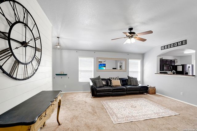 1544 GATESHEAD DR, Seguin, TX 78155
