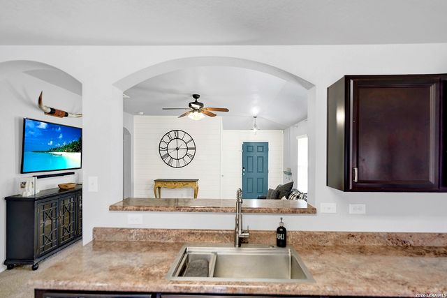 1544 GATESHEAD DR, Seguin, TX 78155