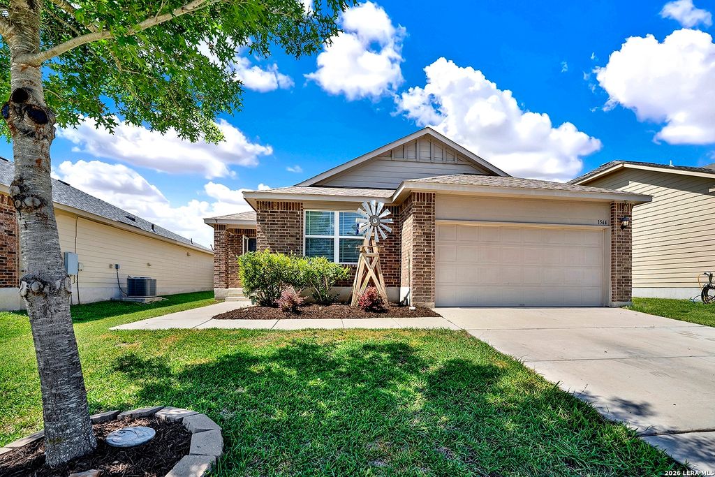1544 GATESHEAD DR, Seguin, TX 78155