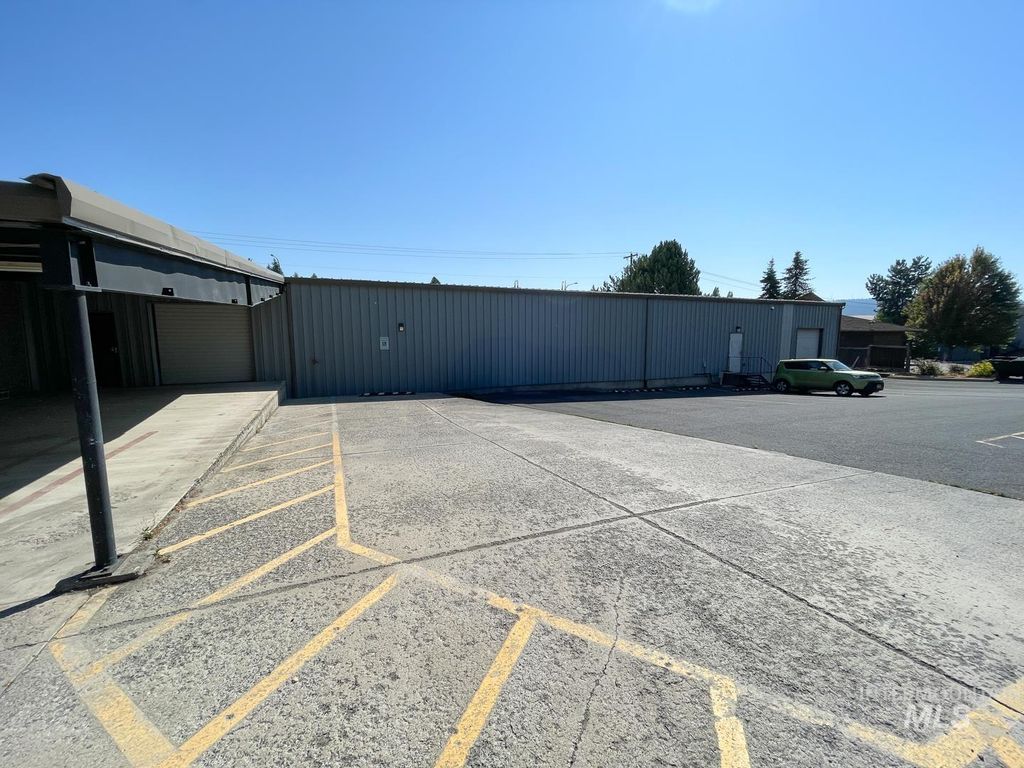 105 Lauder/1500 Levick, Moscow, ID 83843 photo 4