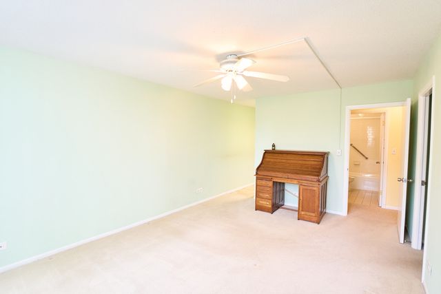 2000 Saint Regis Drive 1B, Lombard, IL 60148